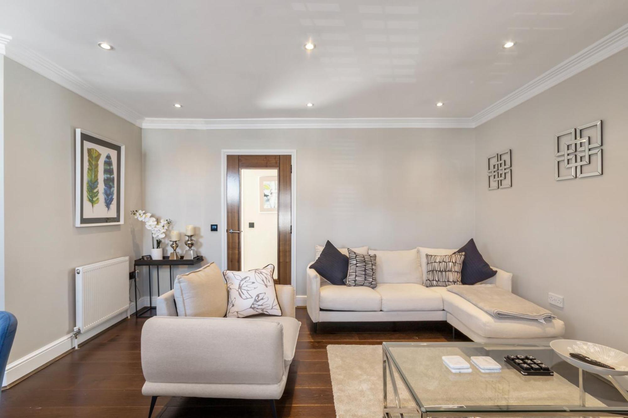 Weybridge - 2 Bed - Parking Apartment Exterior photo